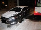 Náledí zpsobilo v pátek ráno dopravní kolaps v Plzni. Policisté eili tém...