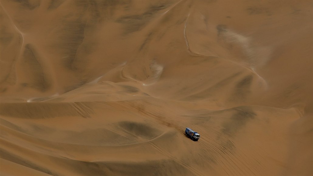 Andrej Karginov z Ruska v páté etap� Rallye Dakar.