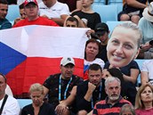 Fanklub Petry Kvitové na tribunách 1573 Areny při Australian Open.