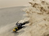 Pd eskho motocyklisty Jana Brabce v 9. etap Rallye Dakar.