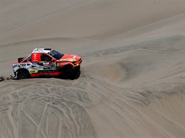 Martin Prokop a Jan Tomnek v est etap Dakaru