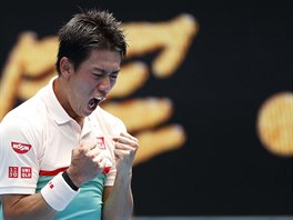 BOJOVNÍK. Japonský tenista Kei Nišikori slaví vítězství po pětisetové řeži s...