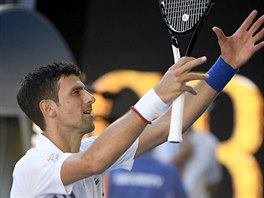 POSTUP. Srbsk tenista Novak Djokovi se raduje z postupu na Australian Open,...