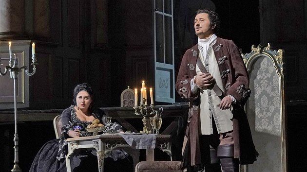 Piotr Beczala jako Maurizio a Anita Rachvelishvili jako princezna z Bouillonu v opee Adriana Lecouvreur, kterou uvedla Metropolitn opera.