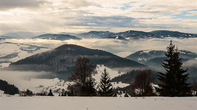 Pohled z vrcholu Ski centrum Mýto k Veporským vrchům