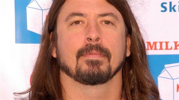 Dave Grohl, vlastnm jmnem David Eric Grohl, je americk rockov zpvk, bubenk a kytarista. Padestiny oslav 14. ledna.