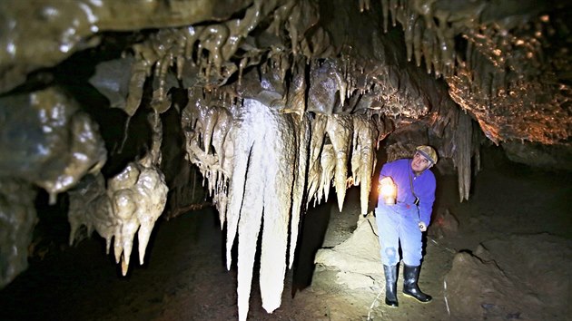 Mezi dvanáctkou amatérských speleologů, kteří v roce 1969 objevili Amatérskou jeskyni v Moravském krasu, byl i Bohuslav Koutecký.