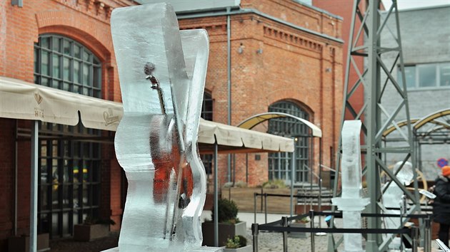 U brněnské nákupní Galerie Vaňkovka budou přibližně týden k vidění ledové sochy s brněnskými motivy.