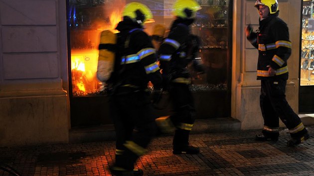 Hasiči zasahovali u požáru klenotnictví na Václavském náměstí (11.1.2019)