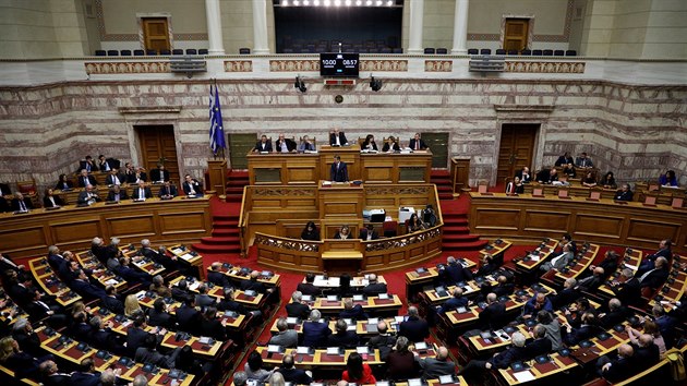 eck vlda premira Alexise Tsiprase zskala dvru parlamentu a odvrtila monost pedasnch voleb. V zemi skonila vldn krize tkajc se rozpor kolem nzvu sousedn Makedonie. (16. ledna 2019)