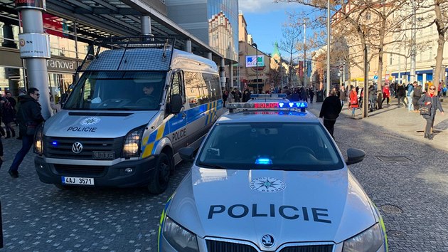Anonym nahlsil bombu ve stanici metra Andl, policie prostory vyklidila (18. 1. 2019)