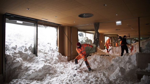 Ve vcarsku lavina rozbila okna horskho hotelu. (13. ledna 2019)