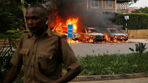 Policista pi zsahu proti teroristm, kte zatoili na hotel v keskm Nairobi (16. ledna 2019)