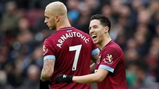 Samir Nasri (vpravo) se raduje spole�n� s Markem Arnautovi�em z vít�zství West...
