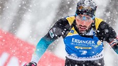 Martin Fourcade na trati stíhacího závodu v Oberhofu