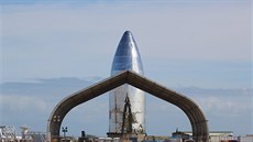 Stavba pokusné rakety konceptu Starship na raketodromu SpaceX v jiním Texasu