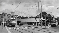 Historické fotografie stanic metra, tramvajových zastávek nebo teba historické...