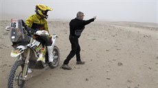 Etienne Lavigne, ředitel Rallye Dakar, nasměroval  Jana Brabce.