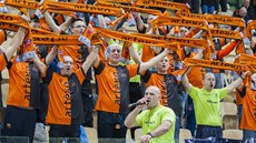 Fanouci polského klubu Artego Bydgoszcz pi utkání s hrákami Nymburka.