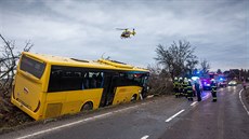 Nehoda autobusu u Černčic na Náchodsku (17.1.2019).