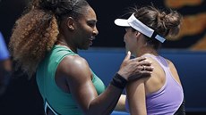 VÍTZNÝ NÁVRAT. Americká tenistka Serena Williamsová pijímá gratulace k...