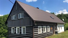 Pe�imov, okres Semily. Nemovitost stojí na mírn� sva�itém pozemku velkém 1 587...