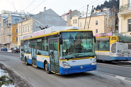 Trolejbusy v mariánskolázeských ulicích.