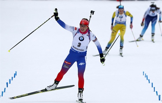 Slovenská biatlonistka Paulina Fialková dojíždí třetí v hromadném závodě v...