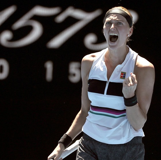 Petra Kvitová se raduje ze zisku první sady v semifinále Australian Open.