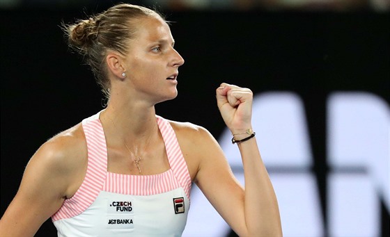 Karolína Plíková se hecuje v semifinále Australian Open.