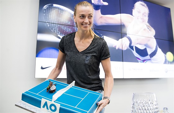 Petra Kvitová po návratu z Australian Open obdrela dort, který má pipomínat...