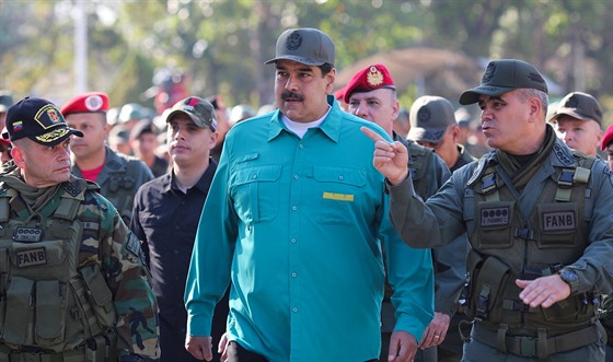 Venezuelský prezident Nicolas Maduro s ministrem obrany Vladimirem Padrinem...