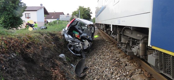 Tragická nehoda na Domalicku. Ve Stakov se stetlo osobní vozidlo s vlakem....