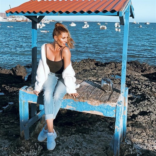 Dosud neviděné záběry. Tereza Kerndlová v klipu vzpomíná na Helenu Zeťovou