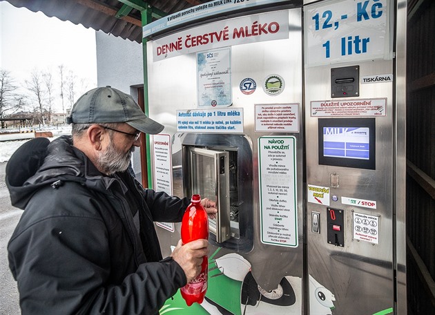 Mlékomat jet provozují na farm v Osikách nedaleko Hradce Králové.