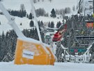 Provozovatel skiarelu Klnovec vyuili techniku shazovn snhu a ledu ze...