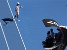 panl Roberto Bautista Agut se roziluje bhem tvrtfinále Australian Open.