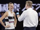 Tenistka Petra Kvitová v rozhovoru na kurtu s Jimem Courierem po postupu do...