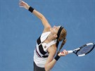 SERVIS. Petra Kvitová se chystá vypálit podání ve finále Australian Open.
