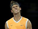 FRUSTRACE. panl Rafael Nadal se zlobí ve finále Australian Open.