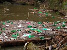 Plastový odpad na Kamenici v národním parku eské výcarsko