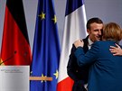 Nmecká kancléka Angela Merkelová a francouzský prezident Emmanuel Macron pi...