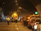 Oprava tubusu tunelu Panensk na dlnici D8 po sobotnm poru nkladnho...