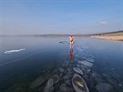 Zamrzl� jezero Milada nedaleko �st� nad Labem vyu�ili nejen k pot�p�n�, ale i...