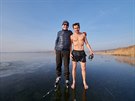 Zamrzlé jezero Milada nedaleko Ústí nad Labem vyuili nejen k potápní, ale i...