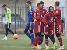Olomoutí fotbalisté se radují z gólu v pípravném utkání proti Jihlav....