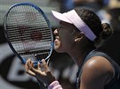 K ERTU. Japonská tenistka Naomi Ósakaová lituje promarnného fiftýnu v...