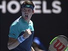 ODHODLÁNÍ. Kanadský tenista Milos Raonic se raduje z dalího získaného fiftýnu...