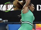 VÍ SILOU. Americká tenistka Serena Williamsová odehrává míek v osmifinále...