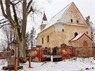 Miroslav Mdílek opravuje rozpadlý kostel sv. imona a Judy ve Starém Rokytníku.
